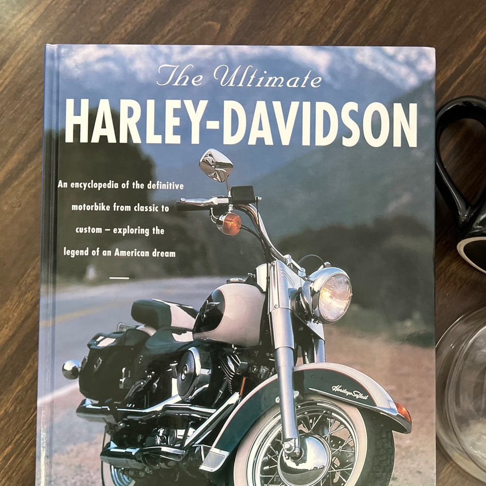 2005‎ Vintage The Ultimate Harley Davidson Motorcycles Hardcover Book 🏍️